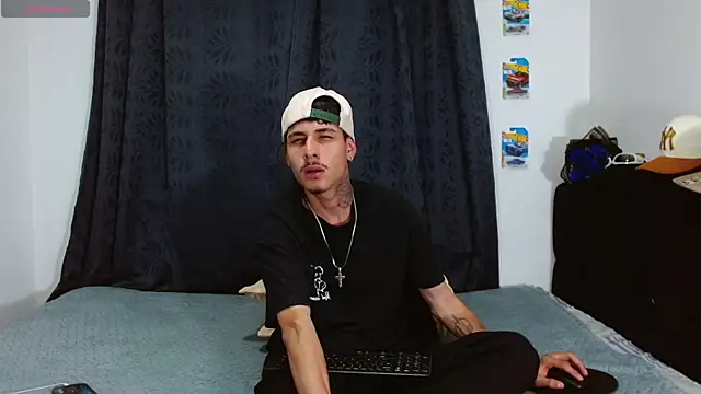 Snapshot of Bastiaan_28 chatting on 11-06-25, 03:51 Bastiaan 28 online show from 11-06-25, 03:51