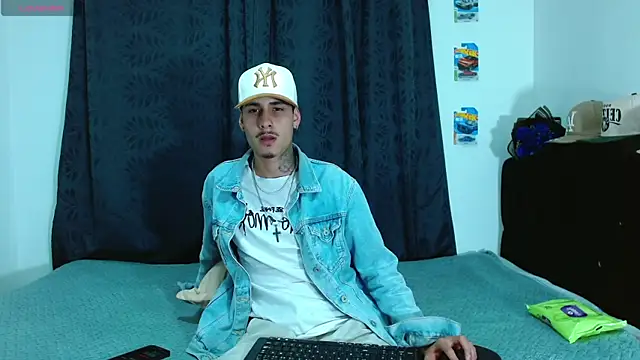 Snapshot of Bastiaan_28 chatting on 11-11-25, 03:28 Bastiaan 28 online show from 11-11-25, 03:28