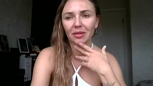 AngelinaLove28 online show from 10-25-25, 07:38