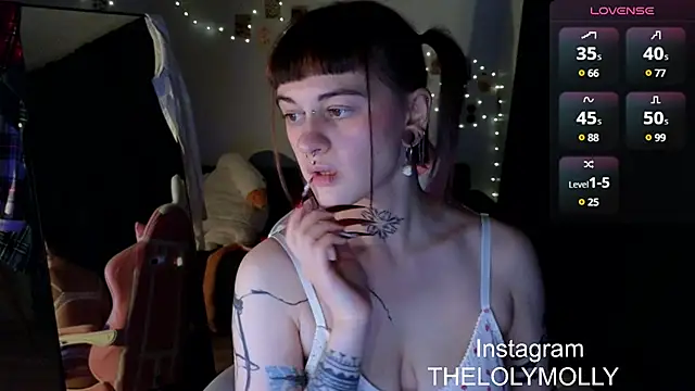 Snapshot of LolyMolli chatting on 01-19-25, 08:09 LolyMolli online show from 01-19-25, 08:09