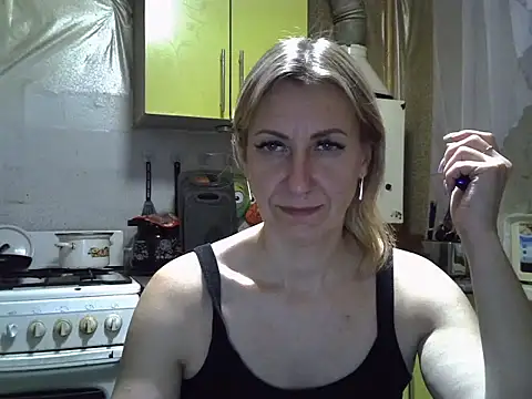 Snapshot of AshleyXHoney chatting on 10-18-25, 09:48 AshleyXHoney online show from 10-18-25, 09:48