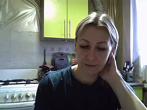 Snapshot of AshleyXHoney chatting on 10-24-25, 06:10 AshleyXHoney online show from 10-24-25, 06:10