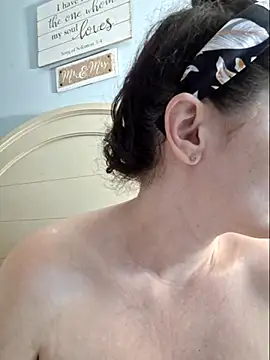 Snapshot of MilfyMrsRobinson chatting on 02-18-25, 11:19 MilfyMrsRobinson online show from 02-18-25, 11:19