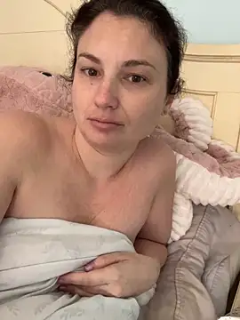 Snapshot of MilfyMrsRobinson chatting on 02-25-25, 04:00 MilfyMrsRobinson online show from 02-25-25, 04:00
