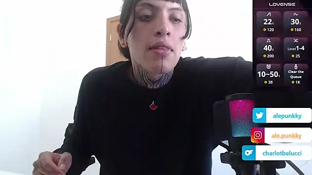 Snapshot of charlotbelucci_ chatting on 10-03-25, 04:26 charlotbelucci online show from 10-03-25, 04:26