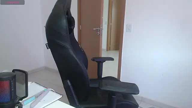 Snapshot of charlotbelucci_ chatting on 10-07-25, 10:34 charlotbelucci online show from 10-07-25, 10:34