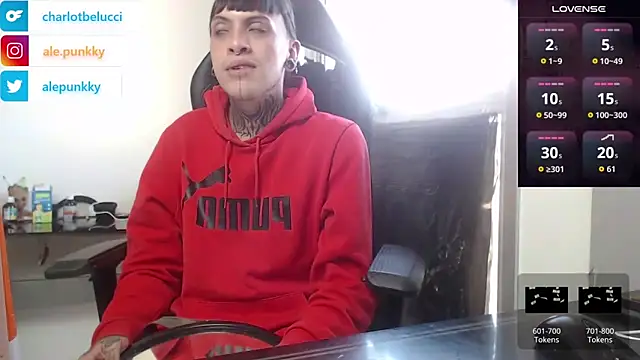 Snapshot of charlotbelucci_ chatting on 10-23-25, 08:40 charlotbelucci online show from 10-23-25, 08:40