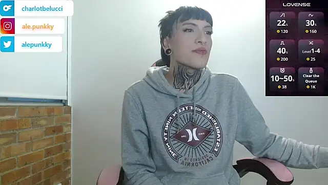 Snapshot of charlotbelucci_ chatting on 10-30-25, 10:27 charlotbelucci online show from 10-30-25, 10:27