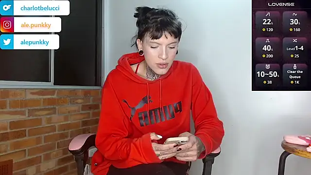 Snapshot of charlotbelucci_ chatting on 10-31-25, 08:37 charlotbelucci online show from 10-31-25, 08:37