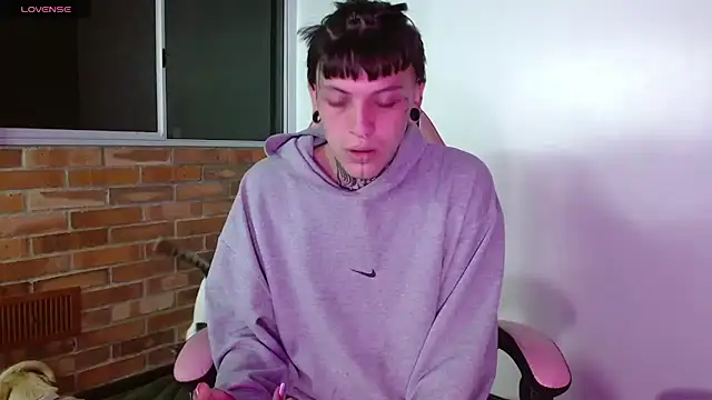 Snapshot of charlotbelucci_ chatting on 11-13-25, 09:19 charlotbelucci online show from 11-13-25, 09:19