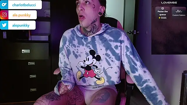 Snapshot of charlotbelucci_ chatting on 11-15-25, 08:55 charlotbelucci online show from 11-15-25, 08:55