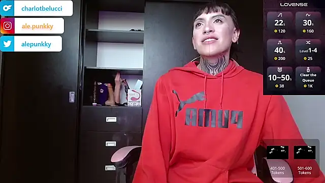 Snapshot of charlotbelucci_ chatting on 11-16-25, 09:09 charlotbelucci online show from 11-16-25, 09:09