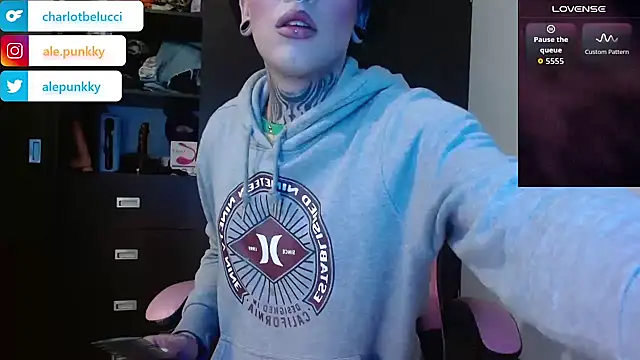 charlotbelucci  online show from 12-03-25, 08:45