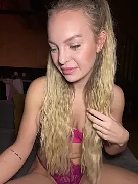 Snapshot of ChiaraVixen chatting on 12-10-24, 06:01 ChiaraVixen online show from 12-10-24, 06:01