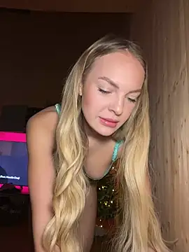 Snapshot of ChiaraVixen chatting on 12-15-24, 07:46 ChiaraVixen online show from 12-15-24, 07:46