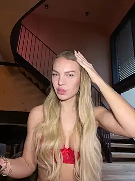 Snapshot of ChiaraVixen chatting on 01-03-25, 07:06 ChiaraVixen online show from 01-03-25, 07:06