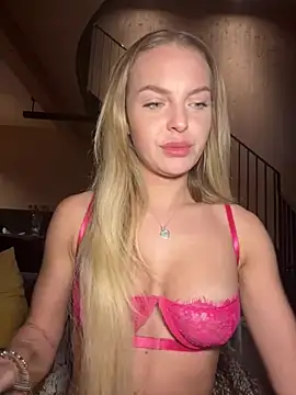 Snapshot of ChiaraVixen chatting on 01-28-25, 03:57 ChiaraVixen online show from 01-28-25, 03:57