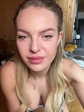 Snapshot of ChiaraVixen chatting on 02-09-25, 08:00 ChiaraVixen online show from 02-09-25, 08:00