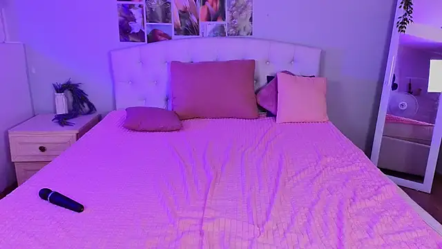 Snapshot of JessicaCartier chatting on 02-14-25, 07:28 JessicaCartier online show from 02-14-25, 07:28