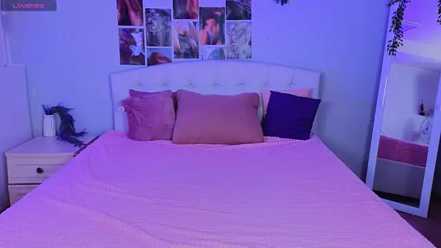 Snapshot of JessicaCartier chatting on 03-05-25, 04:34 JessicaCartier online show from 03-05-25, 04:34