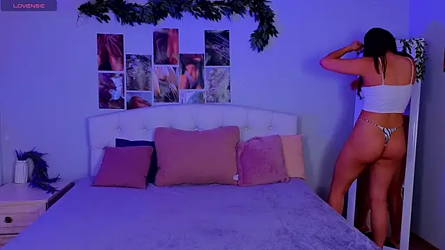 Snapshot of JessicaCartier chatting on 03-06-25, 04:19 JessicaCartier online show from 03-06-25, 04:19