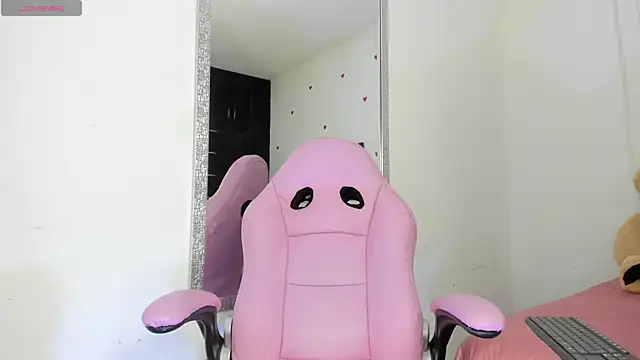 Snapshot of dulce_kim chatting on 10-08-25, 12:47 dulce kim online show from 10-08-25, 12:47