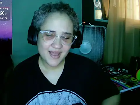 Snapshot of lolalicious_758 chatting on 10-06-25, 06:05 lolalicious 758 online show from 10-06-25, 06:05