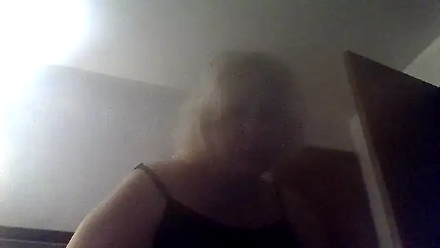 Snapshot of Icedcoffee2024 chatting on 10-15-25, 12:27 Icedcoffee2024 online show from 10-15-25, 12:27