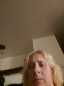 Snapshot of Icedcoffee2024 chatting on 10-17-25, 12:47 Icedcoffee2024 online show from 10-17-25, 12:47