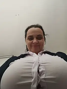 hugebobbs online show from 07-28-26, 03:32