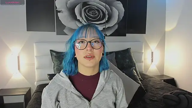 sofi bakerr online show from 10-08-25, 11:30