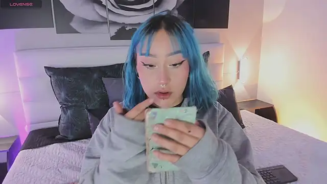 sofi bakerr online show from 12-05-25, 11:52