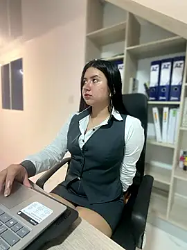 VAL PRINCESS online show from 10-21-25, 12:33