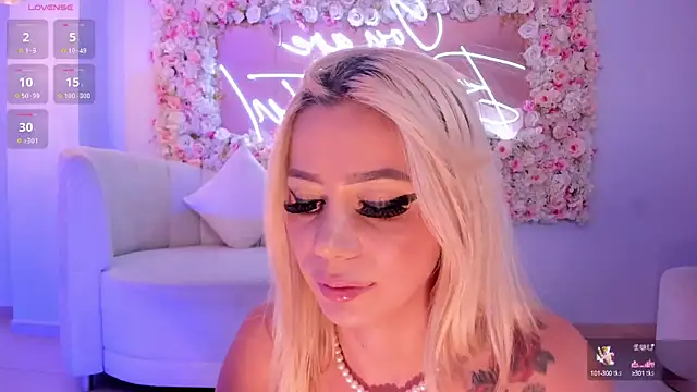 HannaConnor  online show from 01-26-25, 02:35