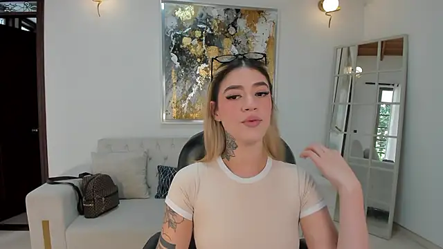 ViolettHansson online show from 02-10-26, 06:45