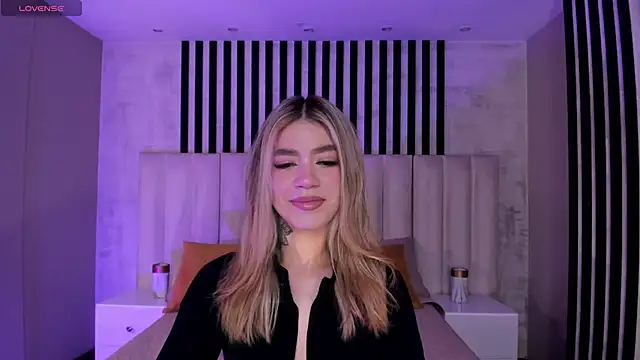 ViolettHansson online show from 05-12-26, 10:12