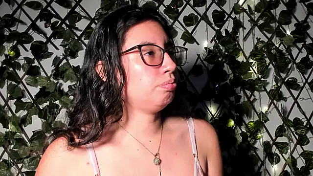 CoralineSanchez online show from 11-08-25, 03:07