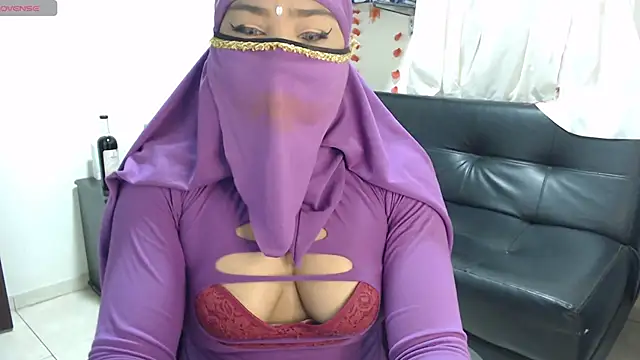 Snapshot of Aaliyah_brown chatting on 12-24-24, 08:33 Aaliyah brown online show from 12-24-24, 08:33