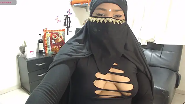 Snapshot of Aaliyah_brown chatting on 01-03-25, 08:54 Aaliyah brown online show from 01-03-25, 08:54