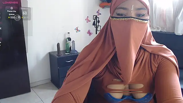 Snapshot of Aaliyah_brown chatting on 01-26-25, 01:58 Aaliyah brown online show from 01-26-25, 01:58