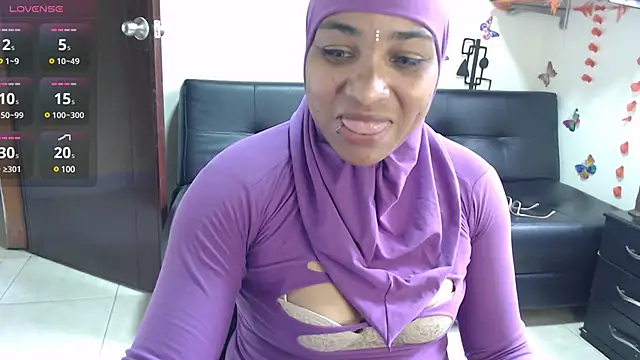 Snapshot of Aaliyah_brown chatting on 02-14-25, 02:12 Aaliyah brown online show from 02-14-25, 02:12