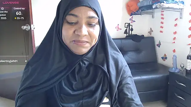 Snapshot of Aaliyah_brown chatting on 02-17-25, 01:53 Aaliyah brown online show from 02-17-25, 01:53