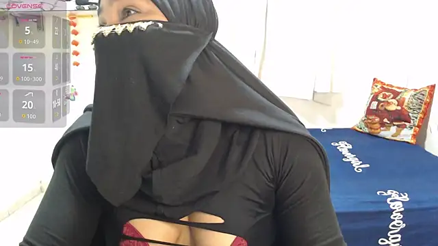 Snapshot of Aaliyah_brown chatting on 10-16-25, 02:45 Aaliyah brown online show from 10-16-25, 02:45