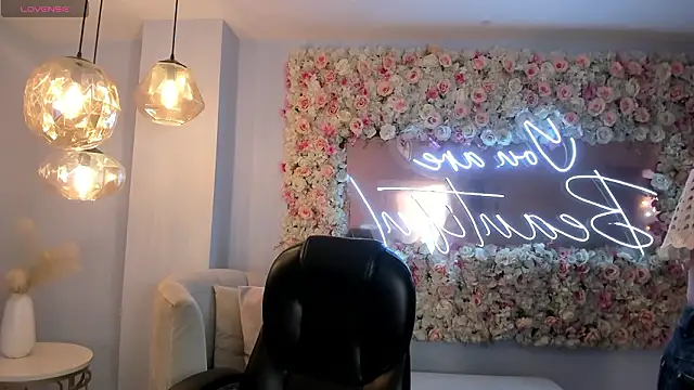 Snapshot of AnaisNin chatting on 02-18-26, 11:06 AnaisNin online show from 02-18-26, 11:06