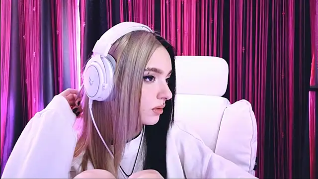 Avi Nile online show from 03-16-25, 05:58