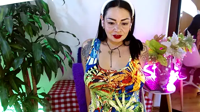 Snapshot of Ginna--mia chatting on 01-12-25, 08:25 Ginna--mia online show from 01-12-25, 08:25