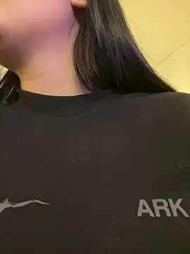 Snapshot of IrisBaker chatting on 10-28-25, 09:17 IrisBaker online show from 10-28-25, 09:17