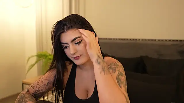 Snapshot of IrisBaker chatting on 11-06-25, 09:15 IrisBaker online show from 11-06-25, 09:15