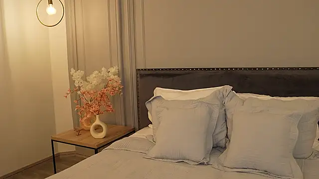 IrisBaker online show from 05-09-26, 10:37