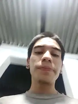 Snapshot of Mrdetonador chatting on 04-09-26, 12:21 Mrdetonador online show from 04-09-26, 12:21